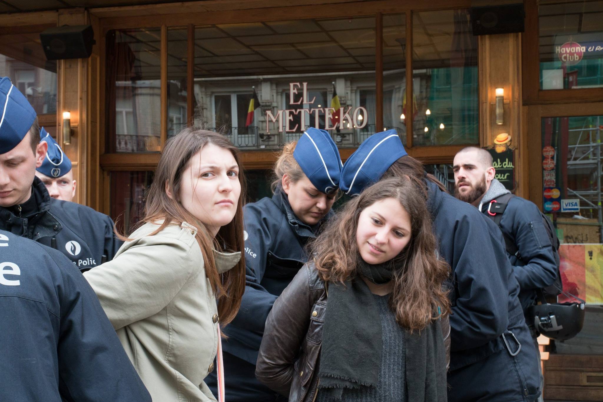 Rassemblement antiraciste réprimé par la police à la Bourse